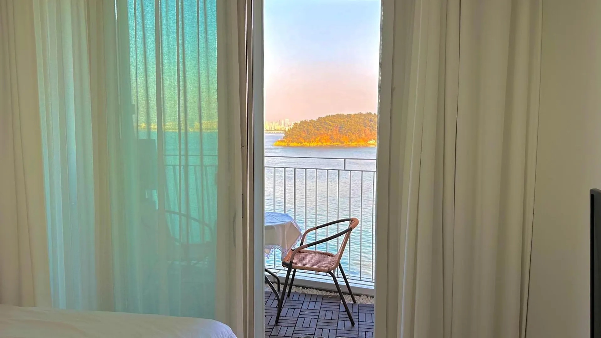 Ocean View Private Terrace, Yeongjongdo, Incheon Airport, 20 Minutes To Inspire Arena, Full Option Aparthotel