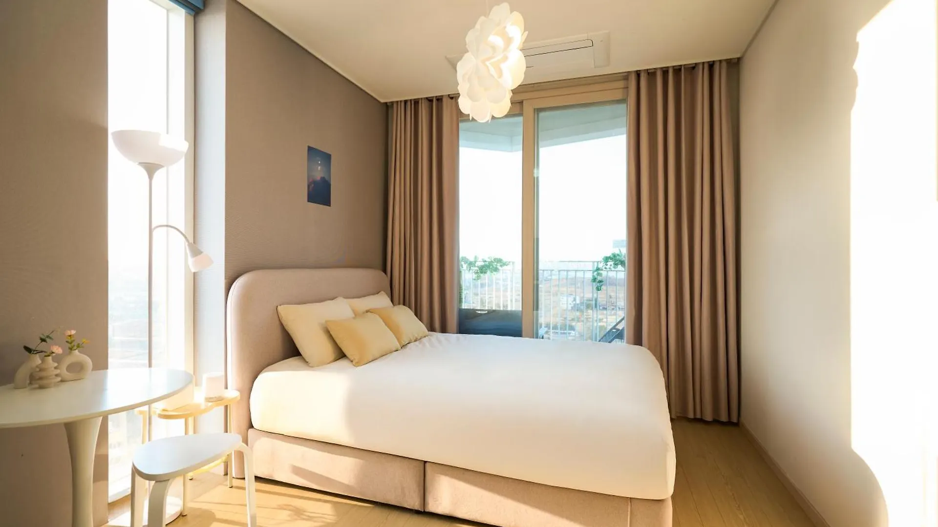Ocean View Private Terrace, Yeongjongdo, Incheon Airport, 20 Minutes To Inspire Arena, Full Option Aparthotel